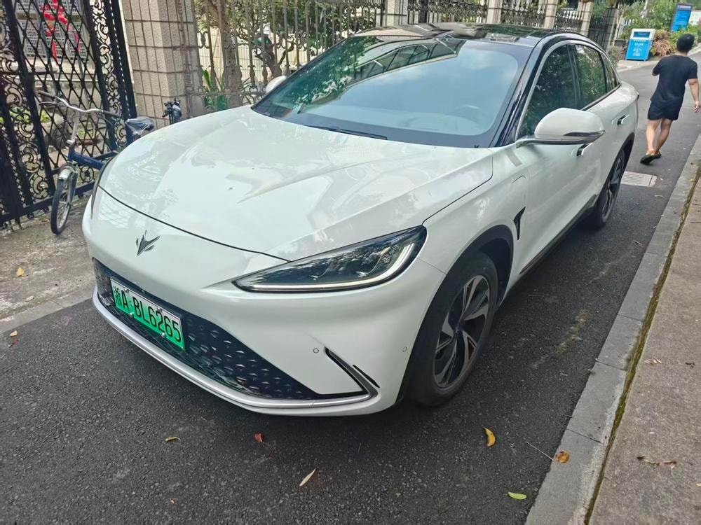 Arcfox Alpha S 2022 — фото автомобиля 1