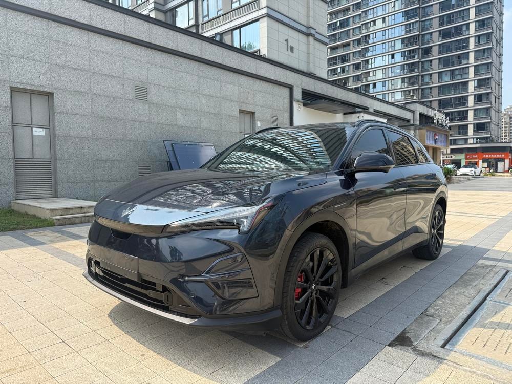 Arcfox Alpha T5 2025 — фото автомобиля 1