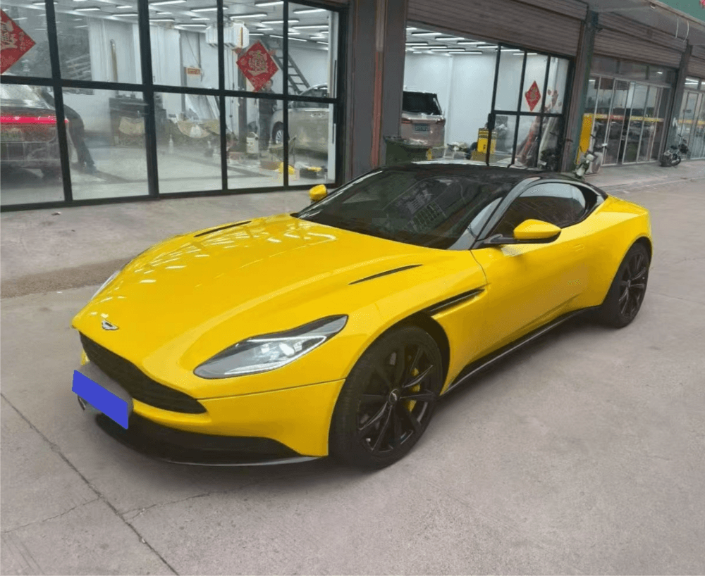 Aston Martin DB11 2019 — фото автомобиля 1