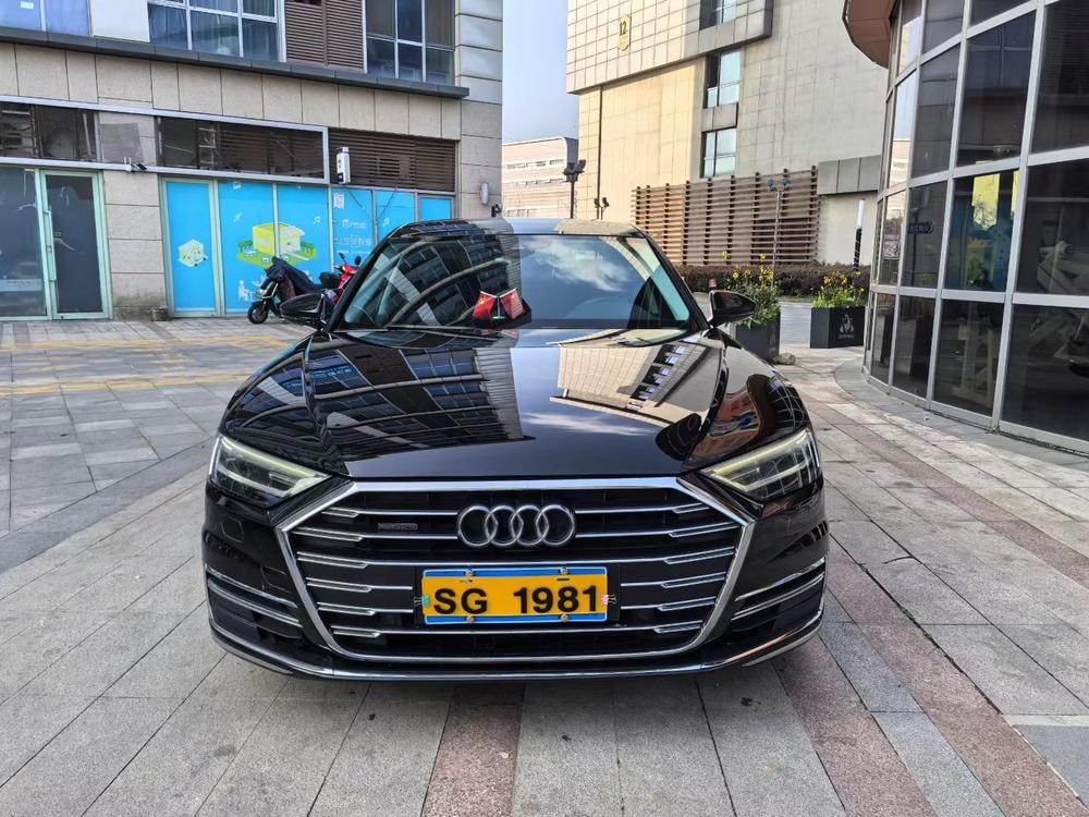 Audi A8 2021 — фото автомобиля 1