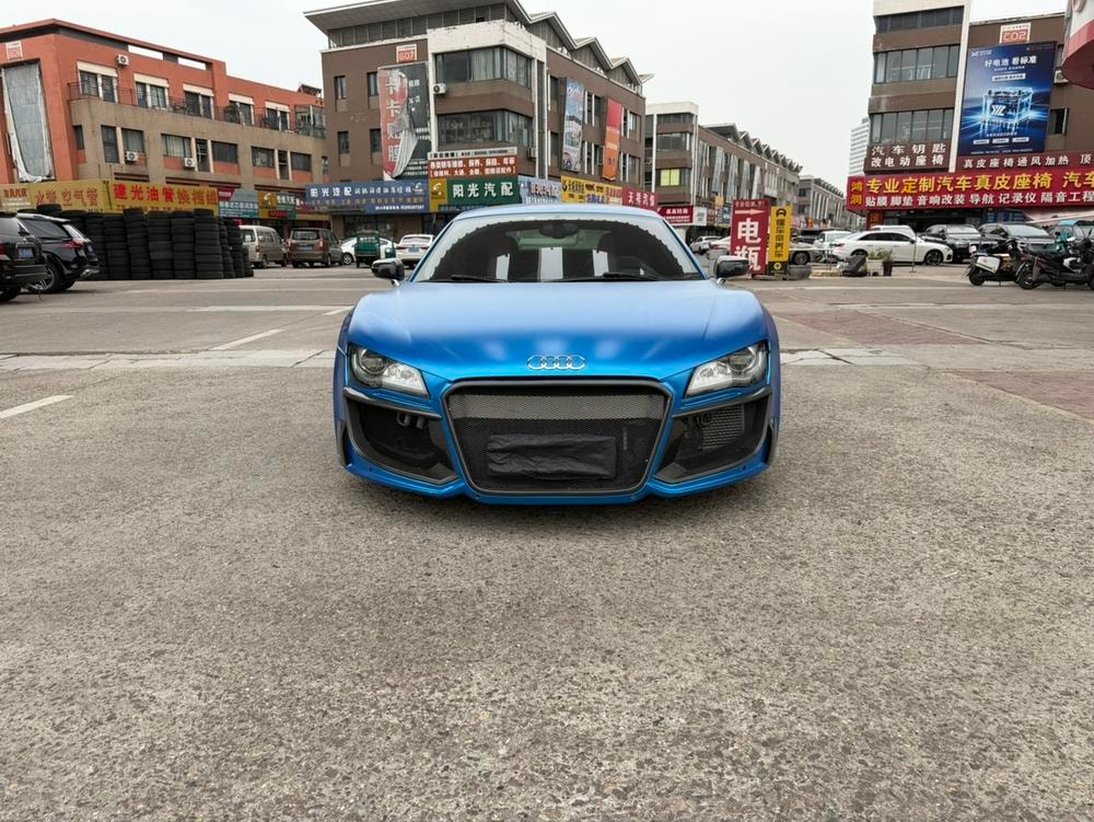 Audi R8 2012 — фото автомобиля 1