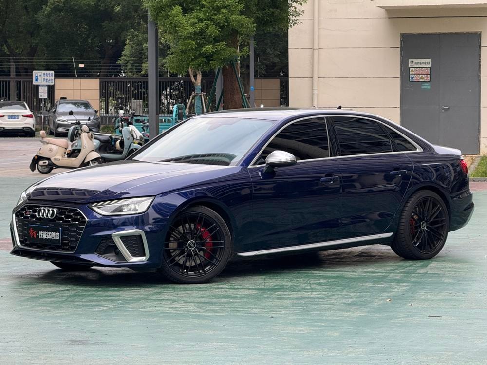 Audi S4 2022 — фото автомобиля 1