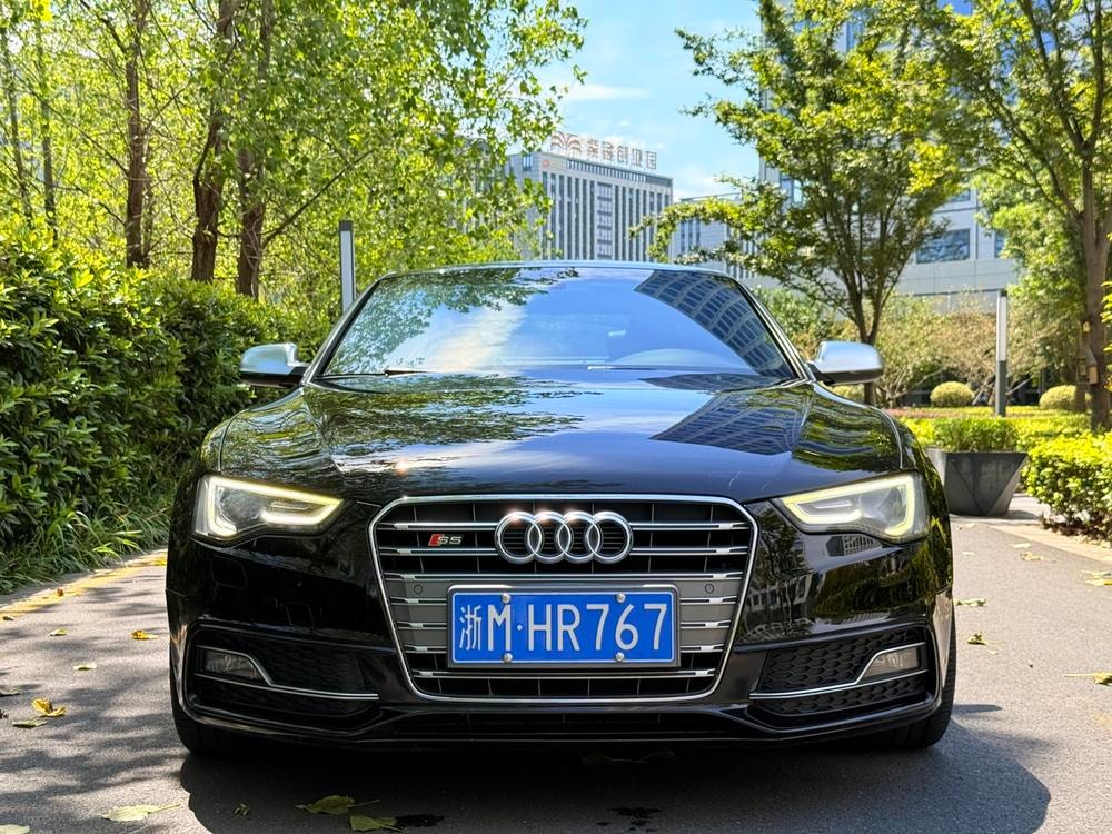 Audi S5 2012 — фото автомобиля