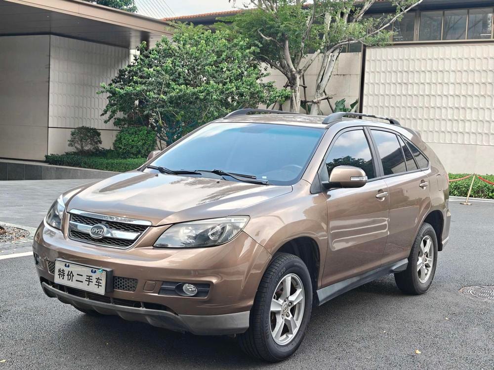 BYD S6 2014 — фото автомобиля 1