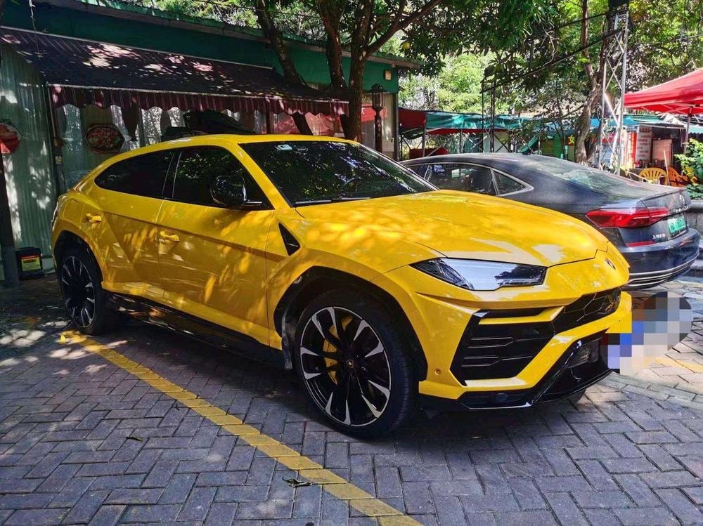 Lamborghini Urus 2021 — фото автомобиля 1