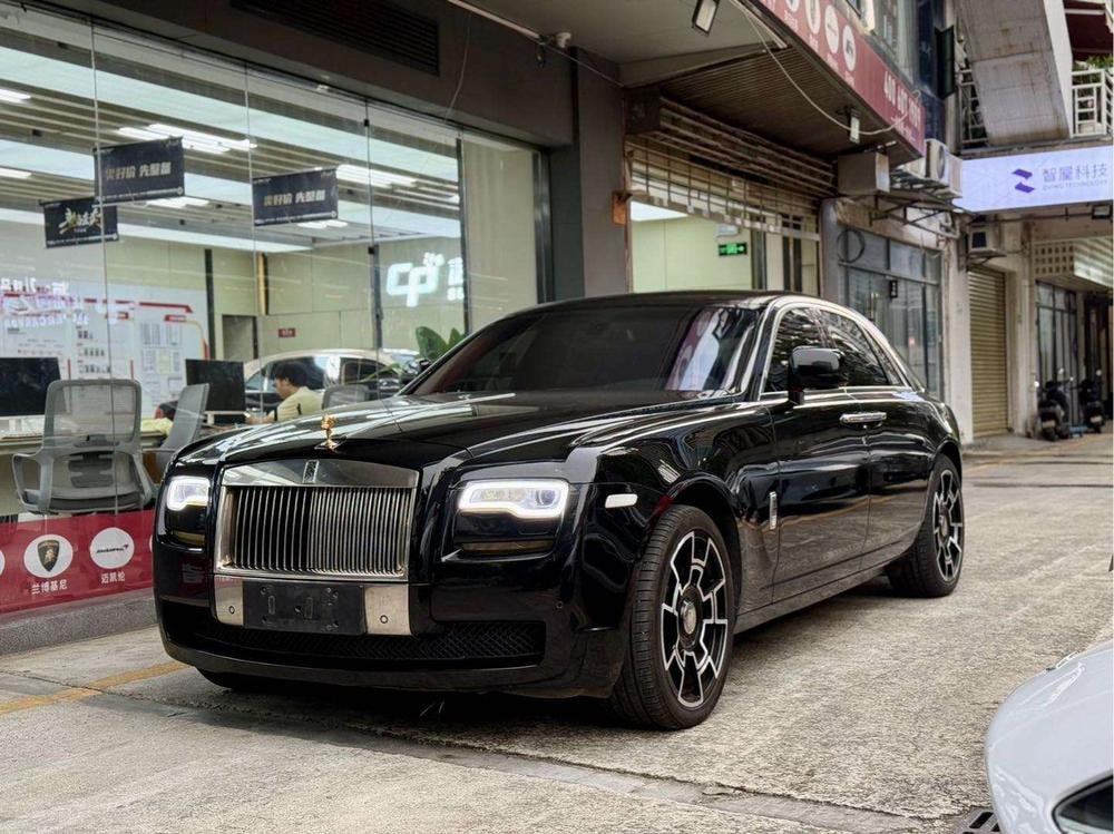 Rolls-Royce Ghost 2010 — фото автомобиля 1