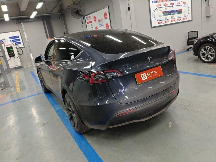 Tesla Model Y 2024 — фото автомобиля 1