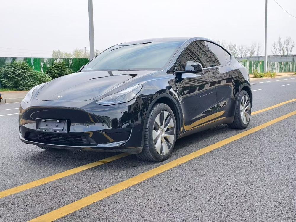 Tesla Model Y 2023 — фото автомобиля 1