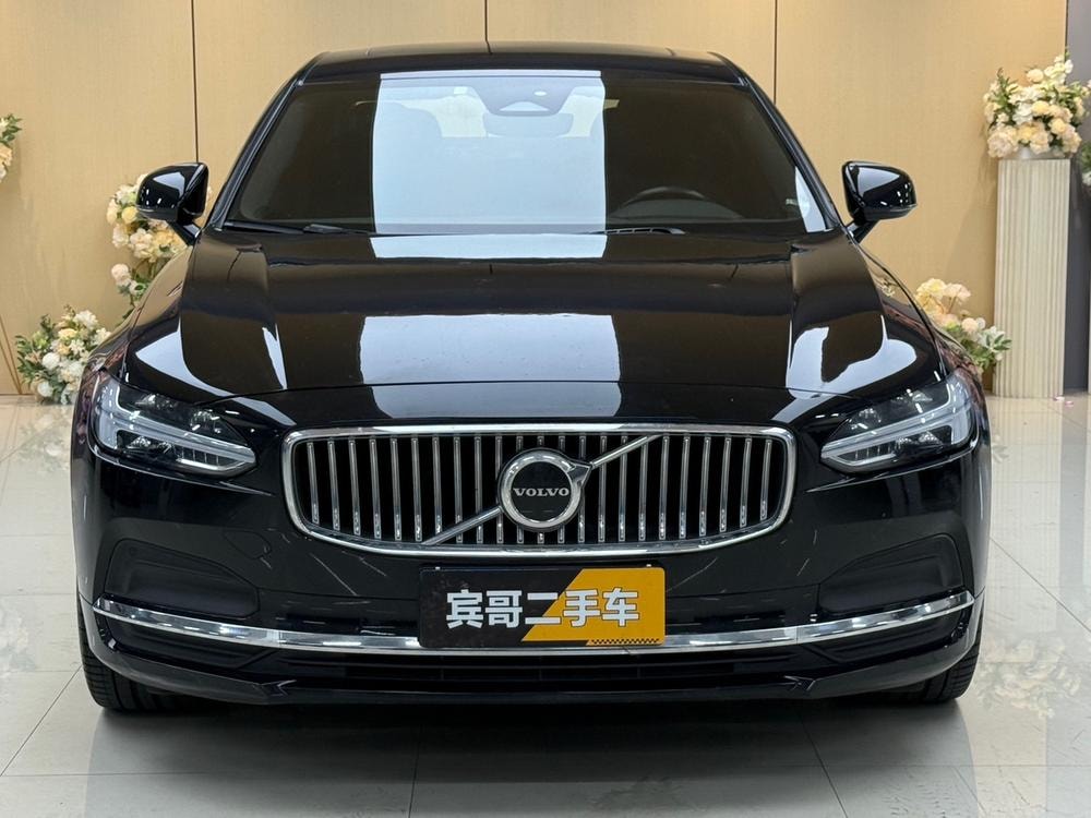 Volvo S90 2025 — фото автомобиля 1