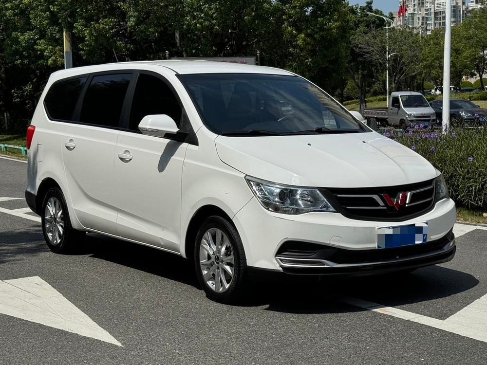 Wuling 730 2020 — фото автомобиля
