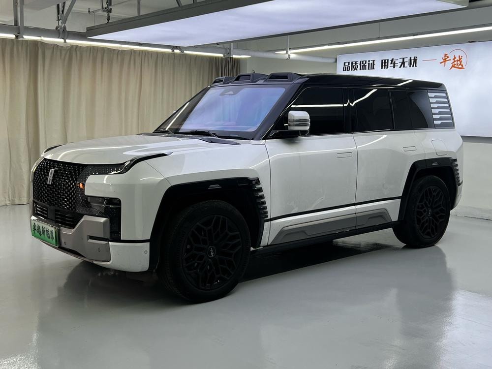 Yangwang U8 2023 — фото автомобиля 1