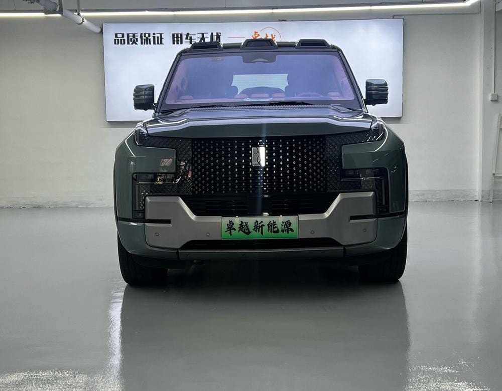 Yangwang U8 2023 — фото автомобиля 1