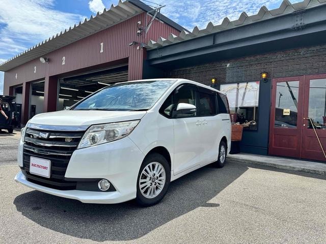 Toyota NOAH 2014 — фото автомобиля 1