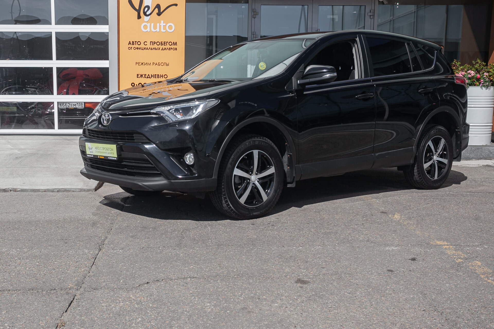 Toyota RAV4 2018 — фото автомобиля