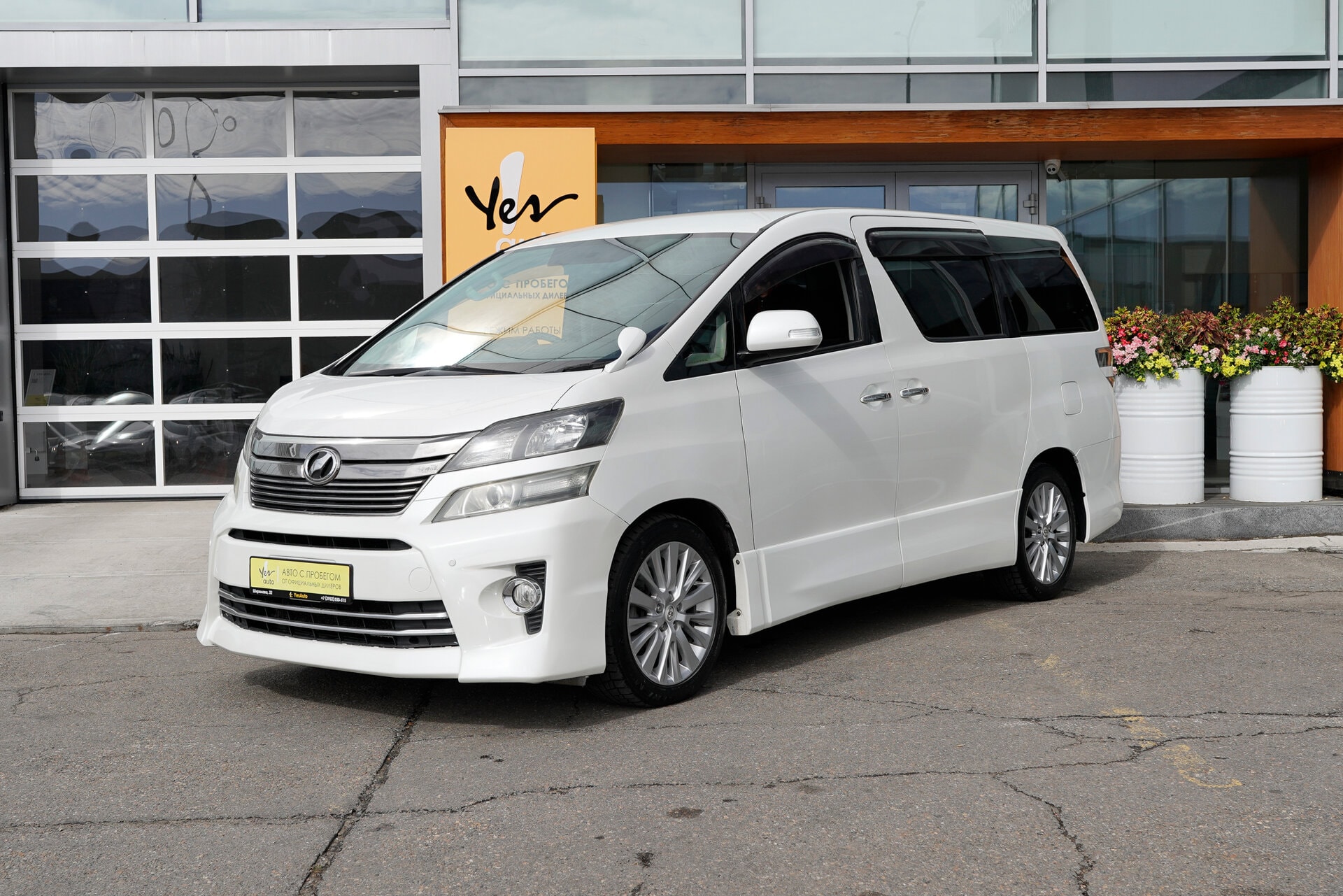 Toyota Vellfire 2012 — фото автомобиля