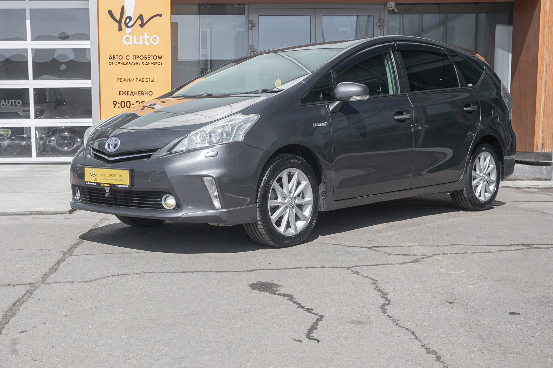 Toyota Prius Alpha 2013 — фото автомобиля