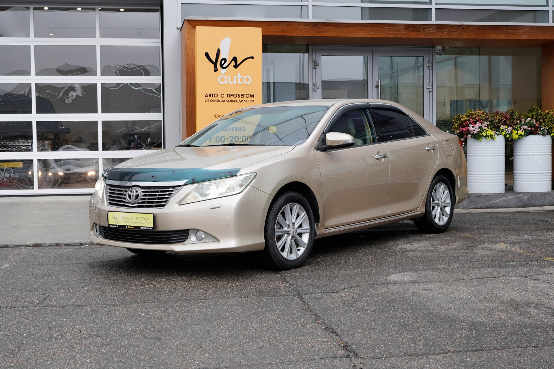 Toyota Camry 2012 — фото автомобиля
