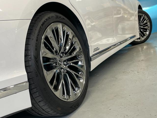 Lexus LS 2021 — фото автомобиля 1