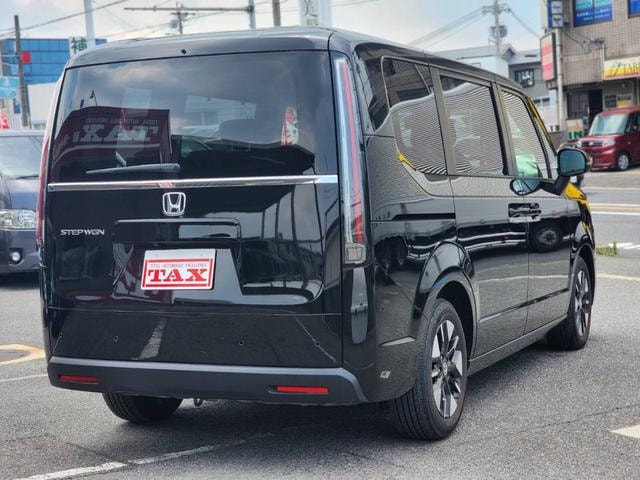 Honda STEPWAGON 2023 — фото автомобиля 1