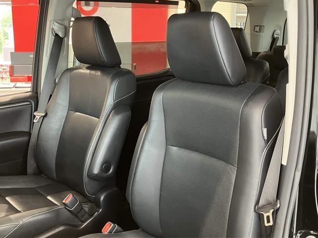 Toyota ESQUIRE 2015 — фото автомобиля 1