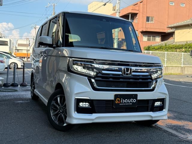 Honda N-BOX CUSTOM 2022 — фото автомобиля 1