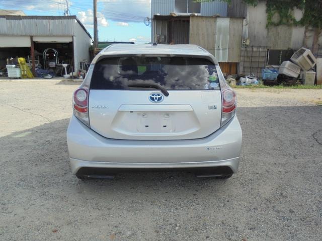 Toyota AQUA 2013 — фото автомобиля 1