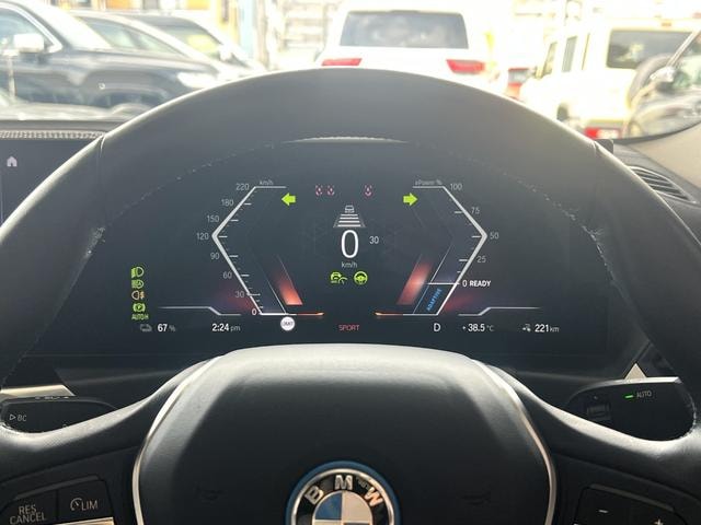 Bmw i4 2022 — фото автомобиля 1