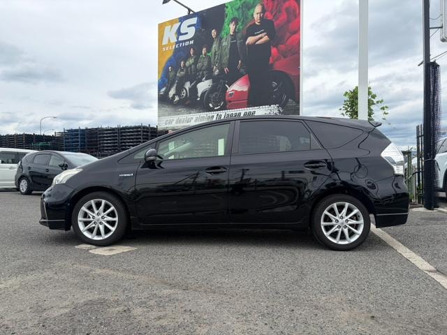 Toyota PRIUS ALPHA 2012 — фото автомобиля 1