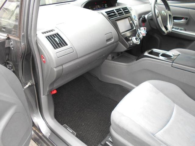 Toyota PRIUS ALPHA 2013 — фото автомобиля 1