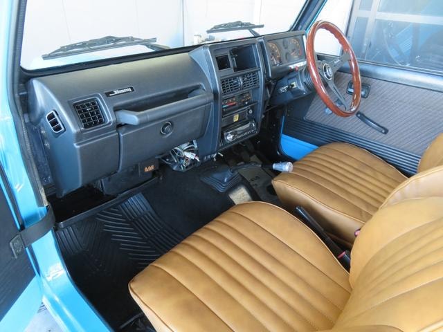 Suzuki JIMNY 1994 — фото автомобиля 1