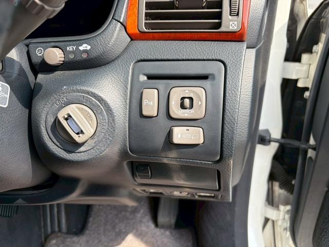 Toyota CELSIOR 2005 — фото автомобиля 1