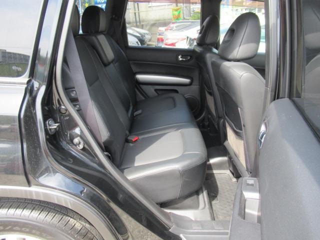 Nissan X-TRAIL 2010 — фото автомобиля 1