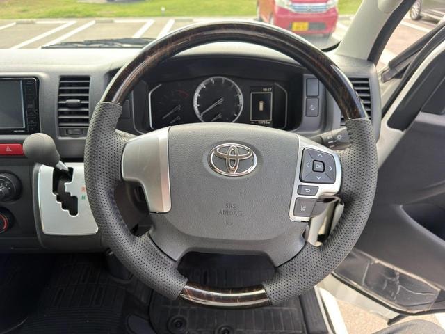 Toyota HIACE VAN 2025 — фото автомобиля 1