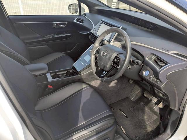 Toyota MIRAI 2015 — фото автомобиля 1