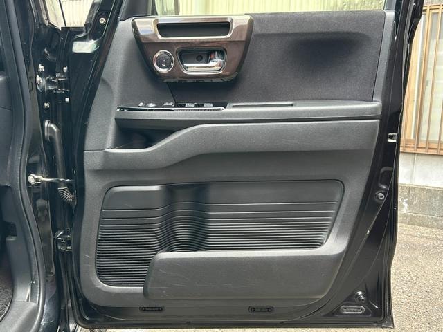 Honda N-BOX CUSTOM 2018 — фото автомобиля 1