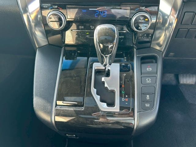 Toyota VELLFIRE 2016 — фото автомобиля 1