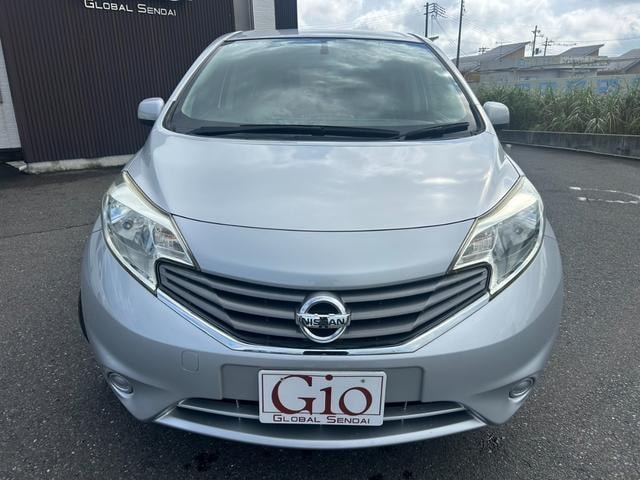 Nissan NOTE 2013 — фото автомобиля 1