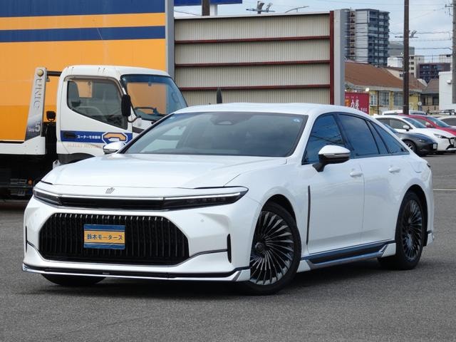 Toyota CROWN 2025 — фото автомобиля 1