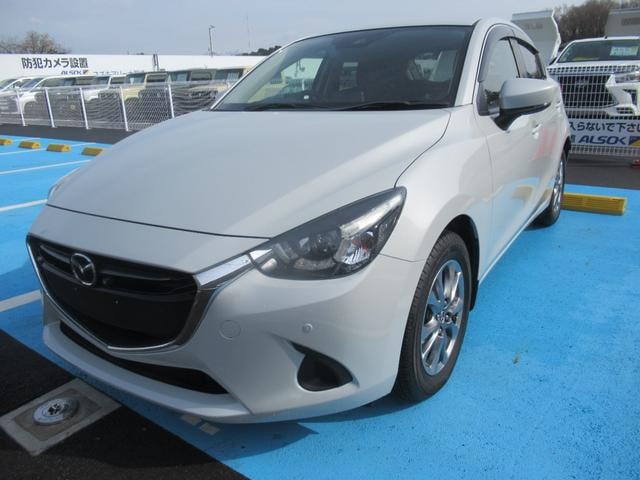 Mazda DEMIO 2018 — фото автомобиля 1