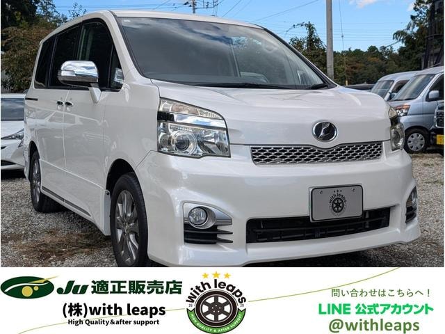 Toyota VOXY 2013 — фото автомобиля 1