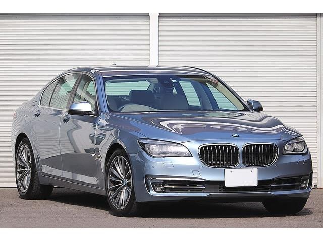 Bmw 7 SERIES 2012 — фото автомобиля