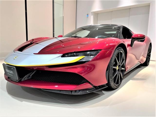 Ferrari SF90 STRADALE 2021 — фото автомобиля