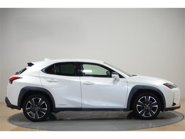 Lexus UX 2019 — фото автомобиля 1