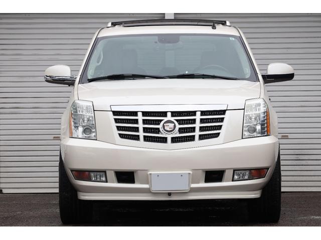 Cadillac ESCALADE  — фото автомобиля 1